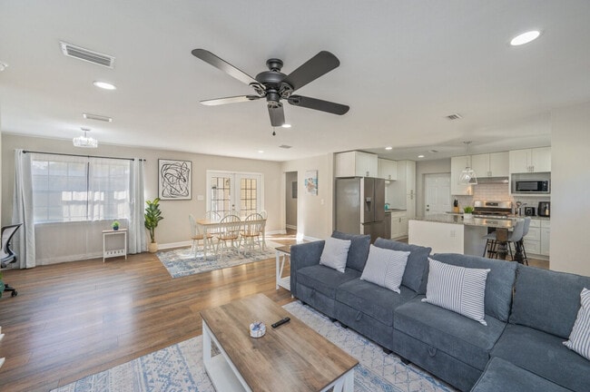 Building Photo - 130 N Lorraine Dr Unit ID1244296P