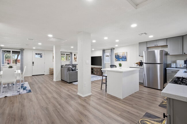 Building Photo - 4009 W Grant St Unit SI ID1244351P
