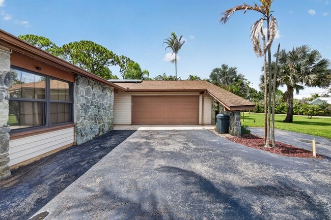 Photo - 1362 SW Knollwood Dr