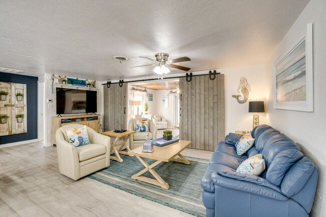 Building Photo - 1900 Neptune Dr Unit SI ID1546047P