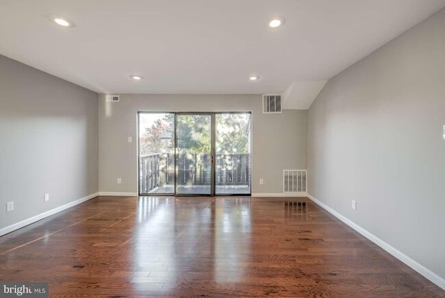 Photo - 1302 Maresfield Unit 1302