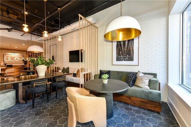 Photo - 508 Main St NE