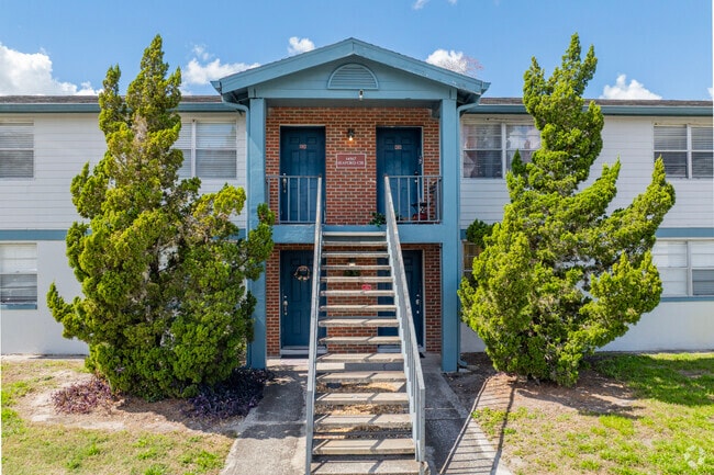 Nice Landcaping - Serenity Lake Apartments