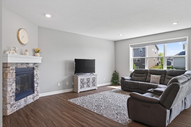 Photo - 1559 Edgebrook Ln