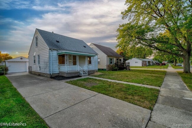 Photo - 6151 Helen St