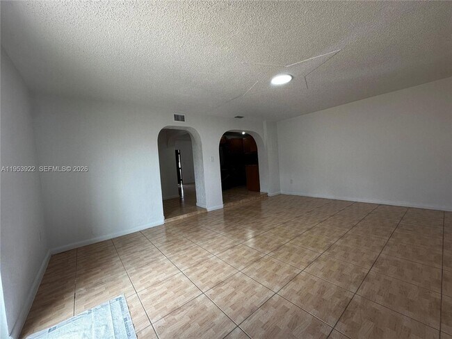 Photo - 350 W 34th St