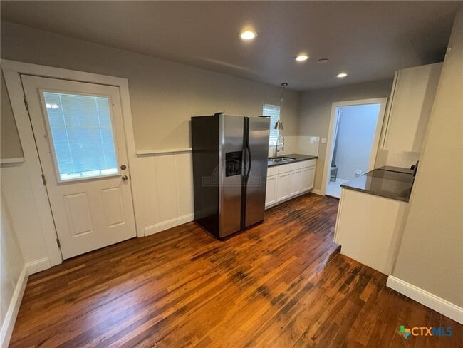 Photo - 707 N Main St