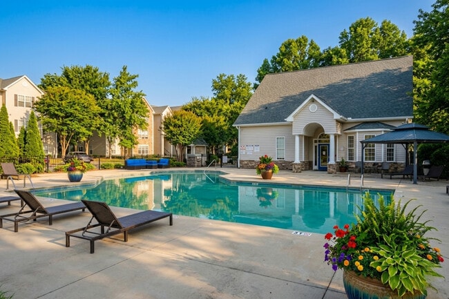 Building Photo - Summerlyn Place