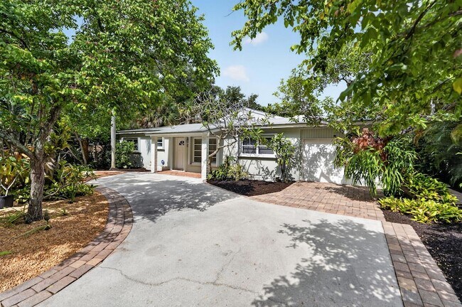 Photo - 606 Paulina Rd