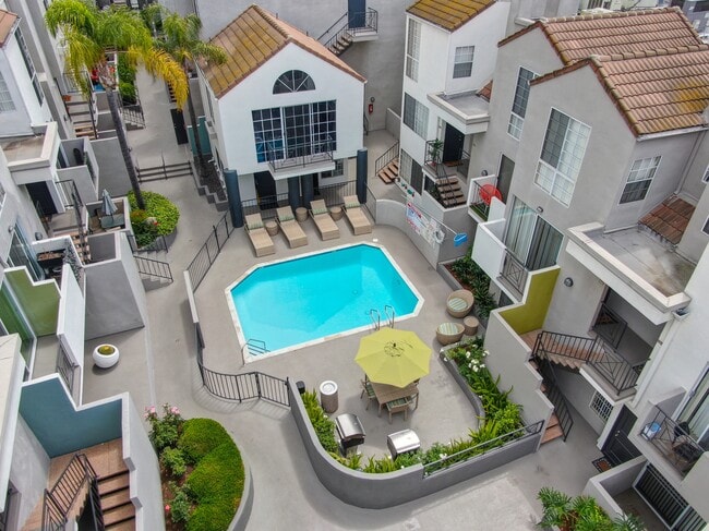 Building Photo - The Woods at Toluca Lake