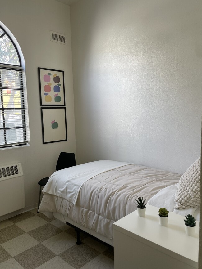 Deluxe Unit - Peachtree Inn - Fully furnished units!