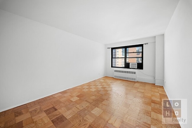 Building Photo - 268 E Broadway Unit B1905