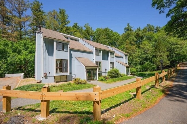 Building Photo - 376 Great Rd Unit 15