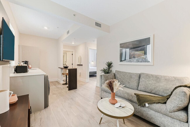 Building Photo - 3031 NE 4th Ave Unit ID1272342P