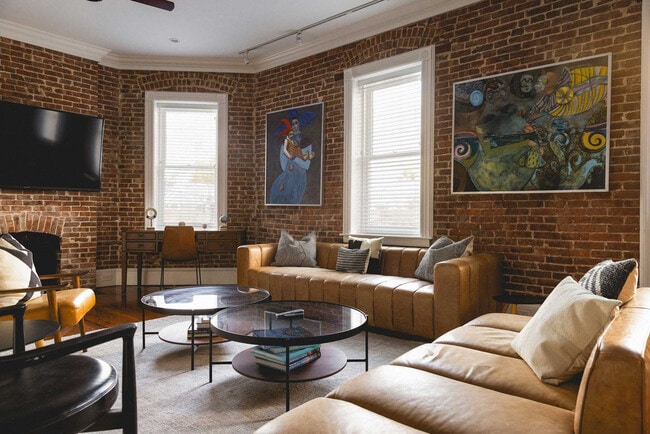 Photo - 536 Fleming St Unit FL2-ID1297611P