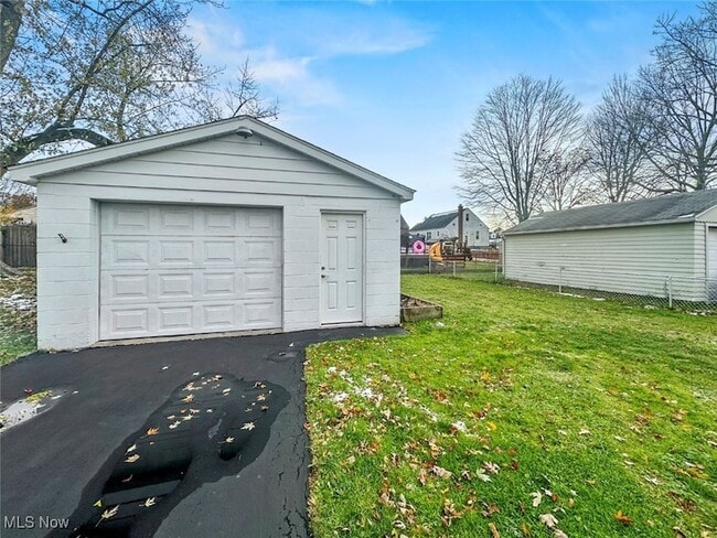 Photo - 1553 Bancroft Ave