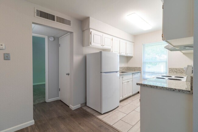 Photo - Pinewood Apartments