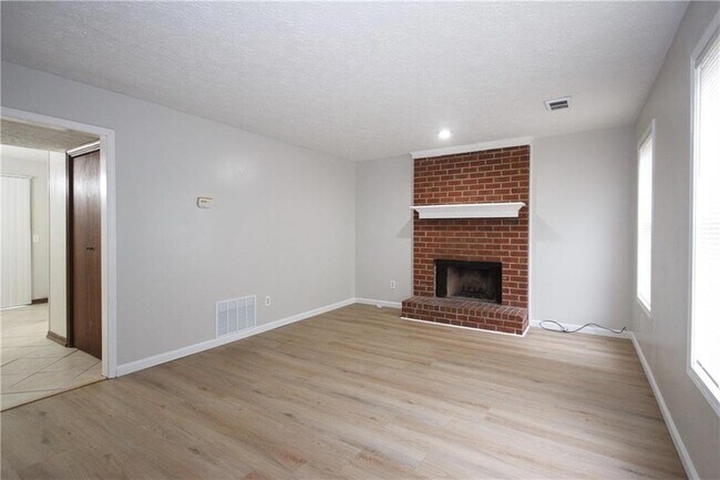 Photo - 948 Waverly Ct