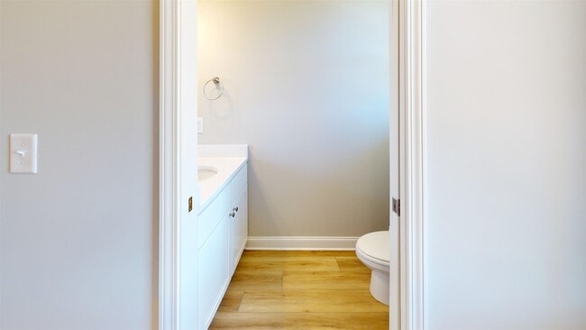 Photo - 1032 Moen Lp