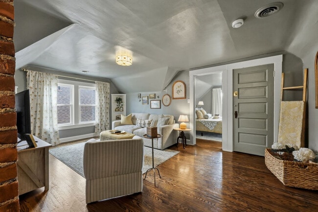 Photo - 1289 W 102nd St Unit SI ID1593946P