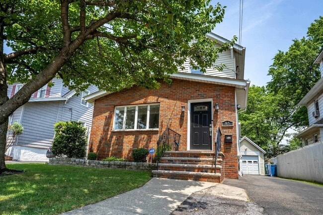 Building Photo - 85 Barrows Ave