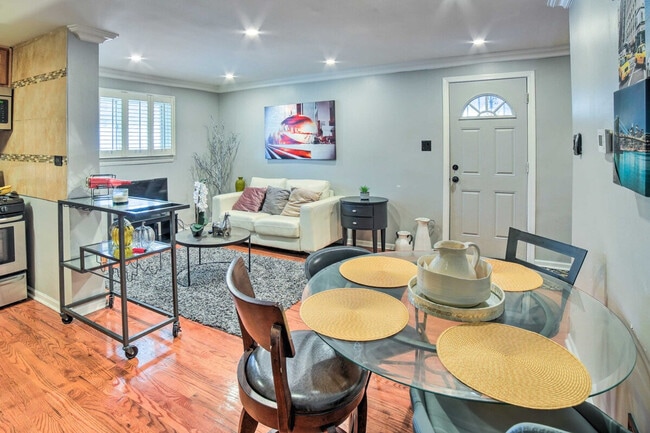 Photo - 703 S Central Park Ave Unit ID1306374P