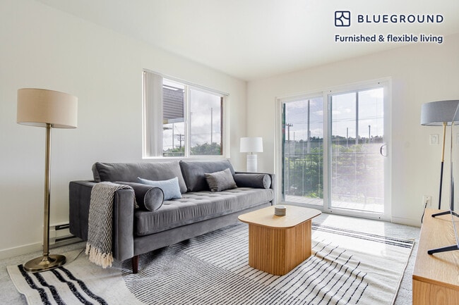 Building Photo - 2850 15th Ave W Unit FL2-ID873