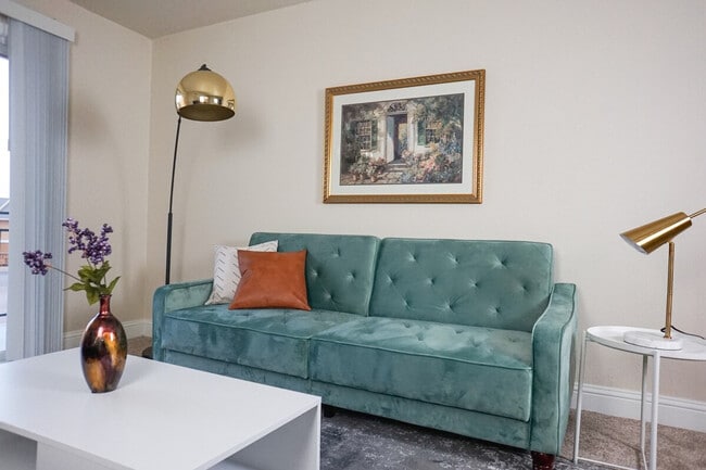 Building Photo - 12701 N Pennsylvania Ave Unit ID1036755P