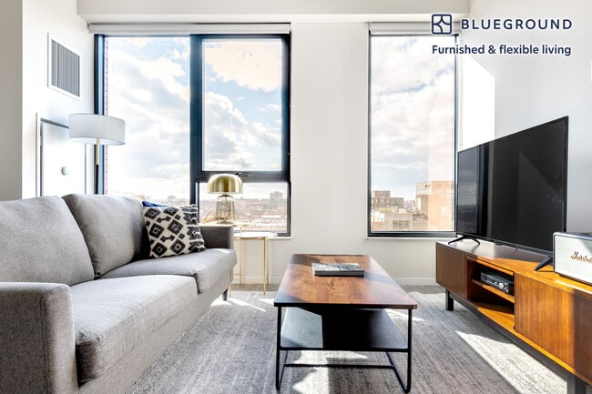 Photo - 939 W Washington Blvd Unit FL10-ID275