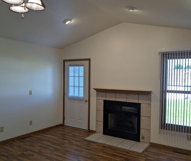 Photo - 709B Burgess Drive Unit B