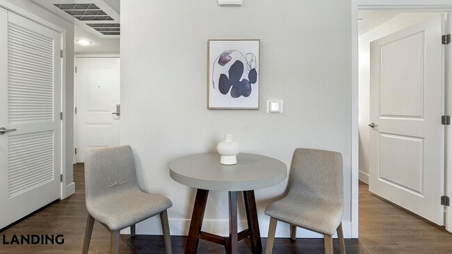 Building Photo - 5219 Rogers Rd Unit 9208