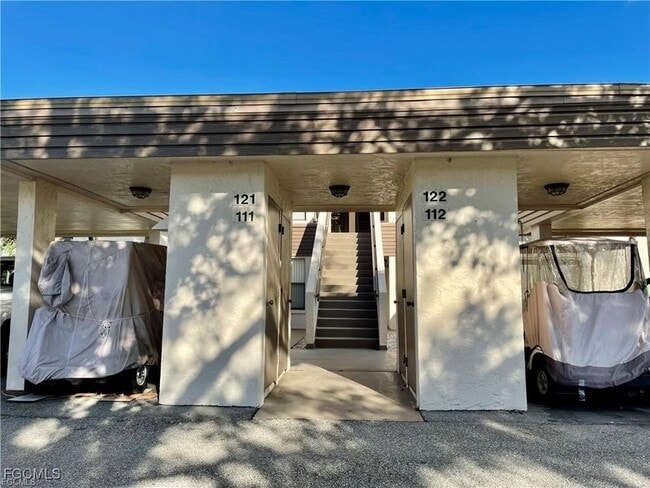 Building Photo - 5650 Trailwinds Dr Unit 122