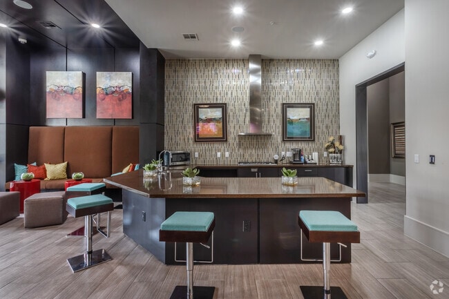 Resident Lounge - Ten Pines at Summerwood