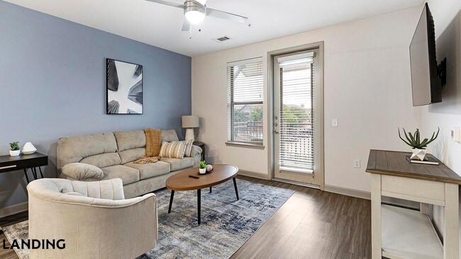 Building Photo - 2800 NE Green Oaks Blvd Unit 5308