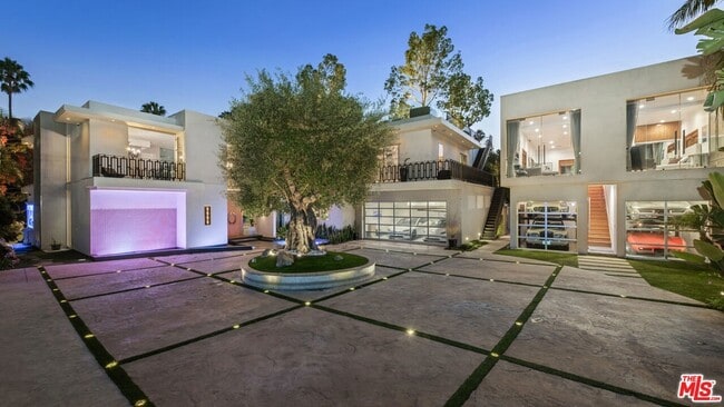 Photo - 9663 Santa Monica Blvd