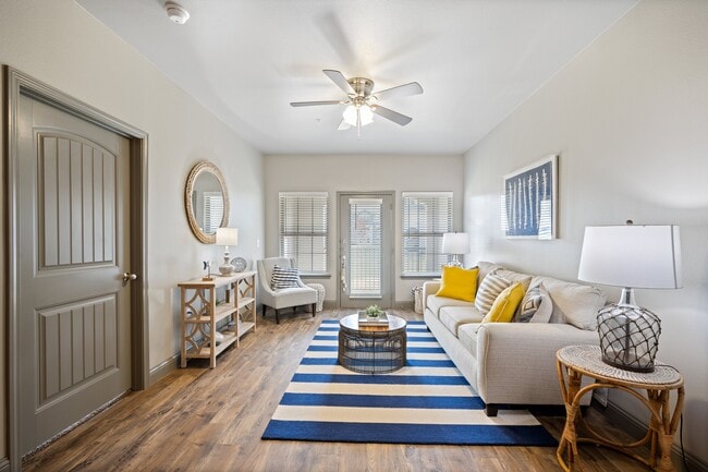 Photo - Lake Villas Apartments