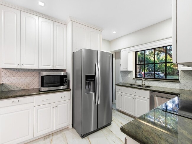 Photo - 3304 Alhambra Cir