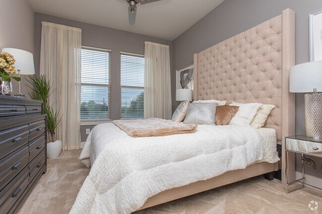 2BR, 2BA - 1081SF - Gables Midtown