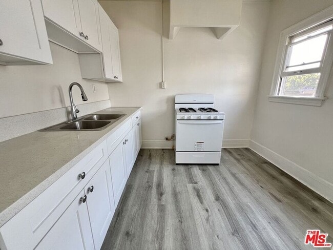 Photo - 946 S Burlington Ave Unit 201