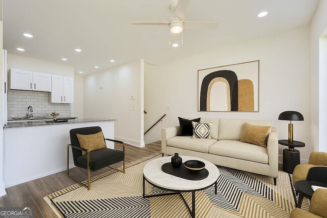 Photo - 1351 Brewster St SW