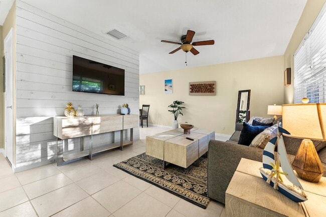 Photo - 630 Allen Ave Unit B