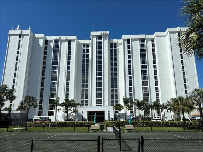 Building Photo - 2425 Gulf of Mexico Dr Unit 7F