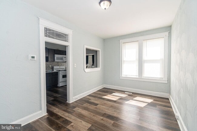 Photo - 409 Edgewood St