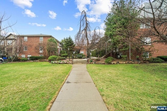 Building Photo - 234 Columbia Ave Unit 19