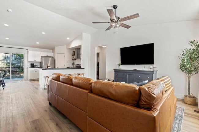 Photo - 44 S Sugar Ave Unit SI ID1460915P