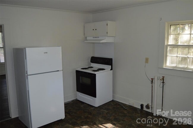 Photo - 245 N Main St