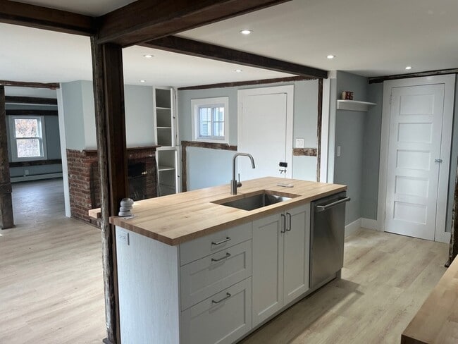 Photo - 434 Hurlbutt St