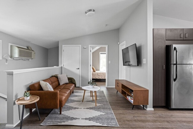 Photo - 1125 E 10th St Unit ID1303781P