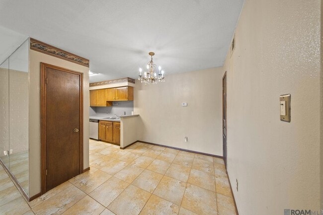 Building Photo - 2100 College Dr Unit 58