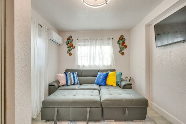 Photo - 19630 NW 5th Ave Unit ID1307384P